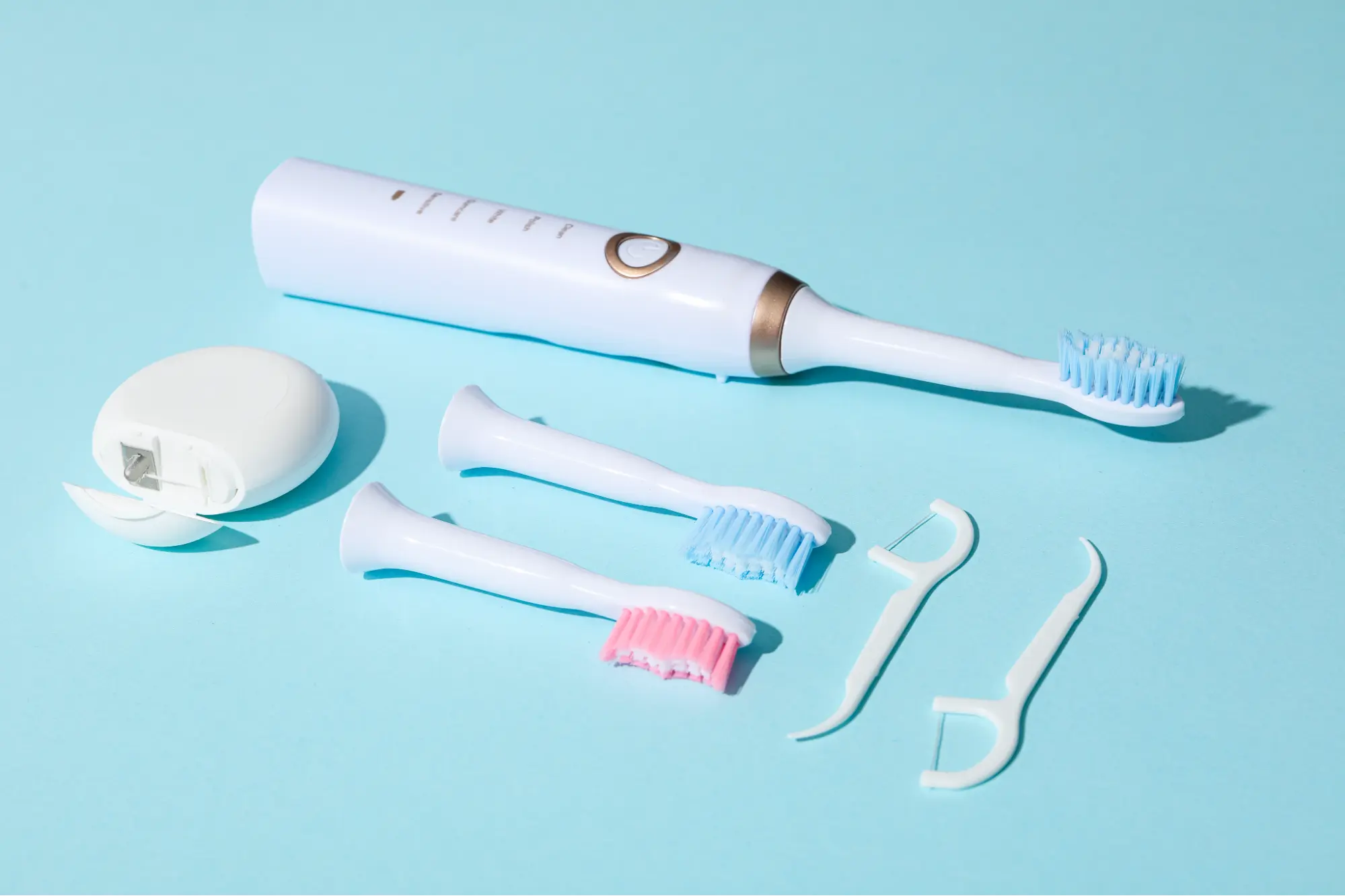 img-electronic-toothbrush-w-accessories
